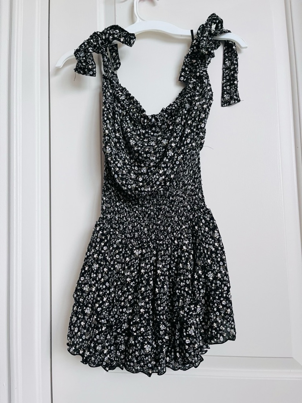CUTEST Black Floral Bow Tie-Shoulder ROMPER NWT smocked